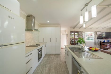 Photo of property in 9 Wells Place, Whitianga, 3510