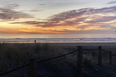 Photo of property in 2/272 Marine Parade, New Brighton, Christchurch, 8061