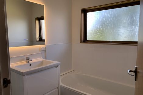 Photo of property in 2/371 Wairau Road, Totara Vale, Auckland, 0629