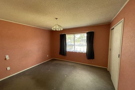 Photo of property in 8 Zenith Place, Conifer Grove, Takanini, 2112