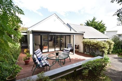 Photo of property in 3/252 East Coast Road, Forrest Hill, Auckland, 0620