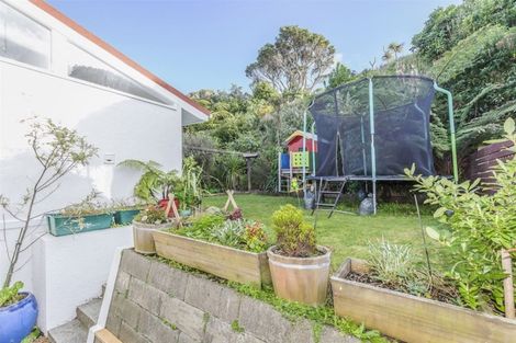 Photo of property in 13a Puketiro Avenue, Northland, Wellington, 6012