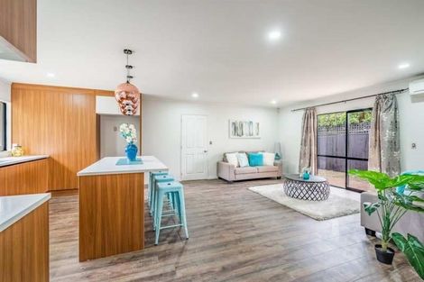 Photo of property in 8/17 Neta Grove, Henderson, Auckland, 0612