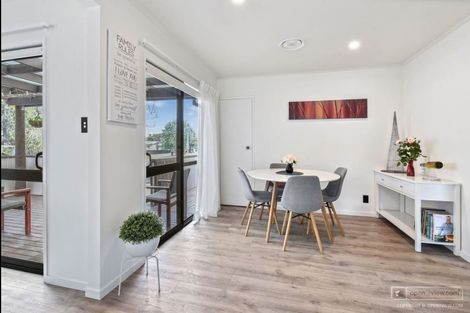 Photo of property in 80 Everglade Drive, Goodwood Heights, Auckland, 2105