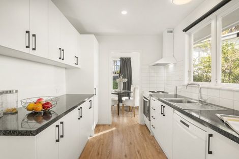Photo of property in 8 Silver Birch Rise, Henderson, Auckland, 0612