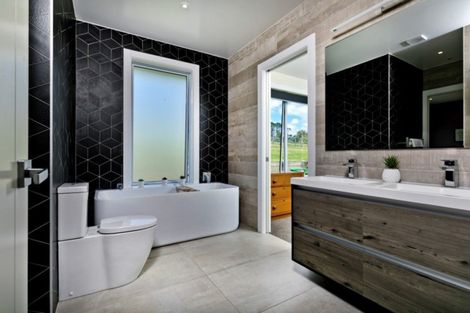 Photo of property in 8 Oak Valley Road, Dairy Flat, Albany, 0792