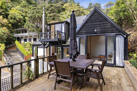 Photo of property in 18 Marama Terrace, Eastbourne, Lower Hutt, 5013