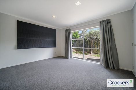 Photo of property in 2/21 The Esplanade, Eastern Beach, Auckland, 2012