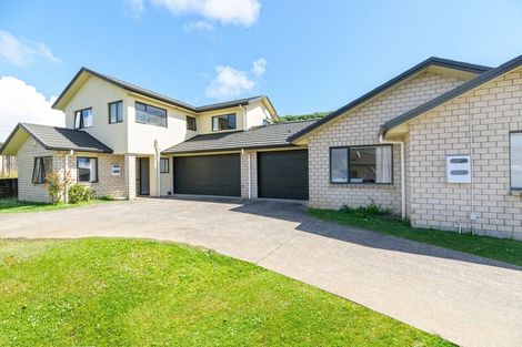 Photo of property in 12 Mediterranean Way, Goodwood Heights, Auckland, 2105
