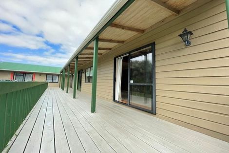 Photo of property in 14 Chablis Place, Henderson, Auckland, 0612