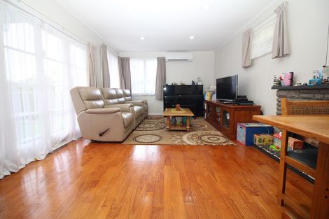 Photo of property in 12 Mountbatten Place, Papakura, 2110