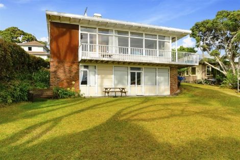 Photo of property in 25 Bournemouth Terrace, Murrays Bay, Auckland, 0630