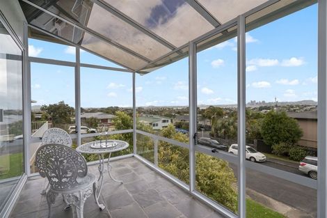 Photo of property in 1/1 Kaihu Street, Northcote, Auckland, 0627