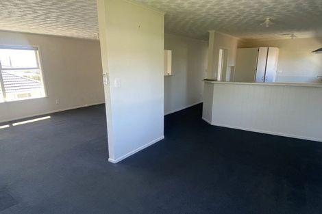 Photo of property in 98 Tirimoana Road, Te Atatu South, Auckland, 0602