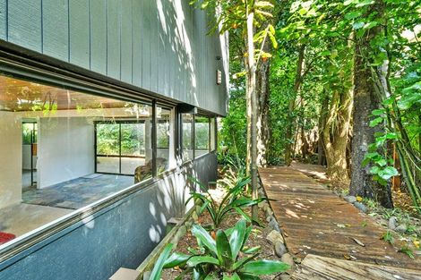 Photo of property in 30 Scenic Drive, Hillpark, Auckland, 2102
