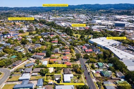 Photo of property in 2/24 Newington Road, Henderson, Auckland, 0612