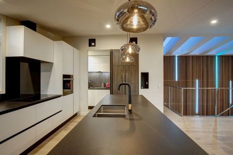 Photo of property in 34 Cedar Drive, Kelvin Heights, Queenstown, 9300