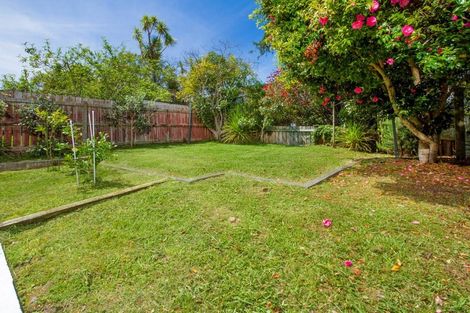 Photo of property in 1 Red Bluff Rise, Campbells Bay, Auckland, 0630