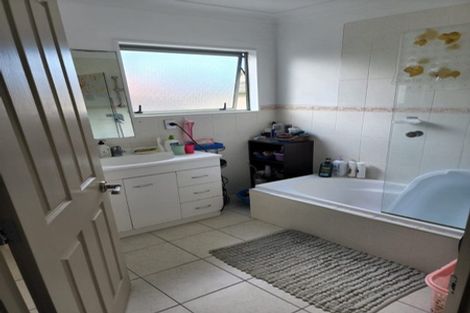 Photo of property in 6 Black Teal Close, Unsworth Heights, Auckland, 0632