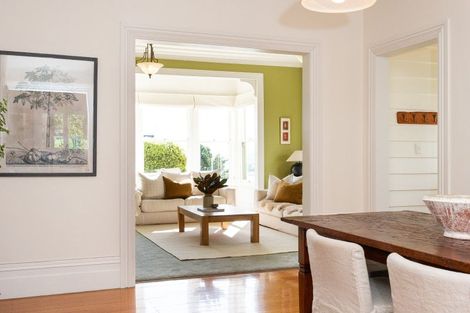 Photo of property in 119 Chaucer Road, Hospital Hill, Napier, 4110