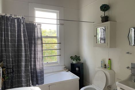 Photo of property in 18 Shoal Bay Road, Devonport, Auckland, 0624