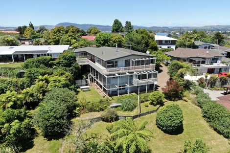 Photo of property in 10 Naera Place, Kawaha Point, Rotorua, 3010