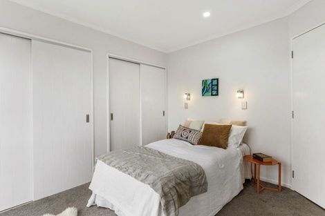 Photo of property in 33 Koroheke Road, Takanini, 2110