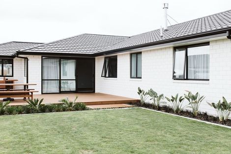 Photo of property in 16 Powhaitere Road, One Tree Point, 0118