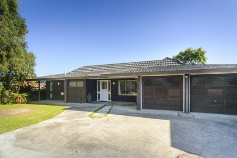 Photo of property in 15 Truscott Grove, Awapuni, Palmerston North, 4412
