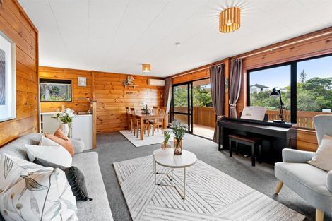 Photo of property in 2/18 Clensmore Place, Torbay, Auckland, 0630