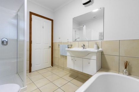 Photo of property in 11 Greers Road, Ilam, Christchurch, 8041