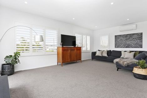 Photo of property in 3 Mirwill Road, Rothesay Bay, Auckland, 0630