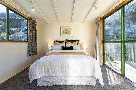 Photo of property in 117a Wynyard Crescent, Fernhill, Queenstown, 9300