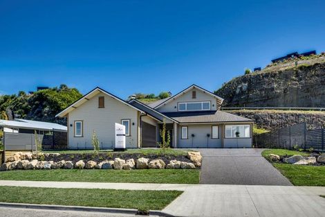 Photo of property in 71 Oak Road, Poraiti, Napier, 4112