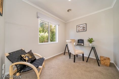 Photo of property in 29 Mt Marua Drive, Timberlea, Upper Hutt, 5018