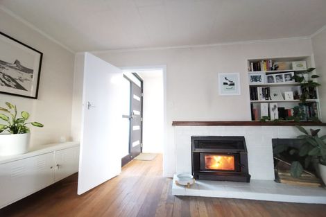 Photo of property in 28 Oak Avenue, Paremata, Porirua, 5024