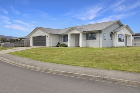 Photo of property in 2 Kingi Te Ahoaho Place, Otaki, 5512