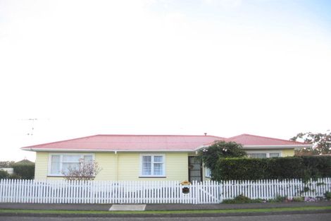 Photo of property in 15 Dittmer Street, Otaki, 5512