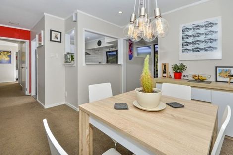 Photo of property in 1/649 Beach Road, Rothesay Bay, Auckland, 0630