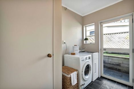 Photo of property in 6 Renown Place, Spotswood, New Plymouth, 4310