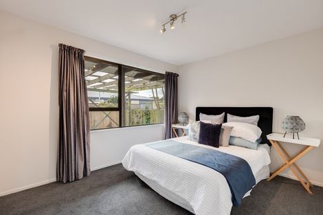 Photo of property in 21 Clivedon Place, Redwood, Christchurch, 8051