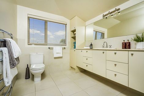 Photo of property in 25 Ocean View Road, Milford, Auckland, 0620