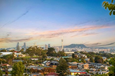 Photo of property in 44 Grenada Avenue, Forrest Hill, Auckland, 0620