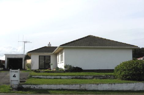 Photo of property in 4 Kuaka Place, Castlecliff, Whanganui, 4501