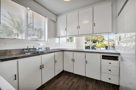 Photo of property in 3/341 Devon Street West, New Plymouth, 4310