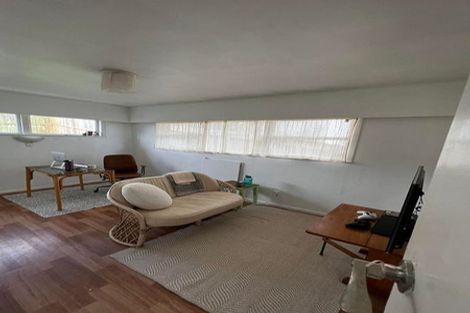 Photo of property in 2/390 Glenfield Road, Glenfield, Auckland, 0629