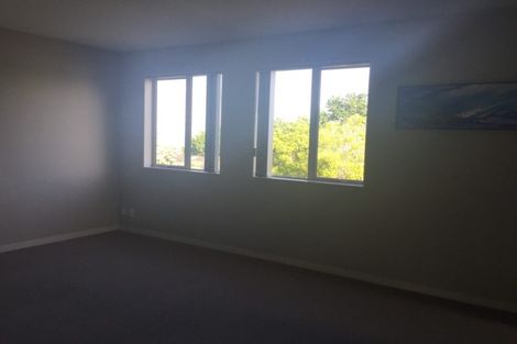 Photo of property in 1a Sunset Road, Totara Vale, Auckland, 0632