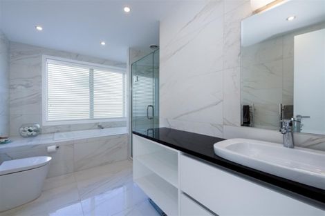 Photo of property in 4a Rothesay Bay Road, Rothesay Bay, Auckland, 0630