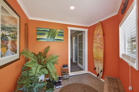 Photo of property in 5 Scott Street, Moturoa, New Plymouth, 4310