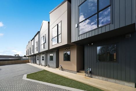 Photo of property in 4/442 Old Te Atatu Road, Te Atatu Peninsula, Auckland, 0610